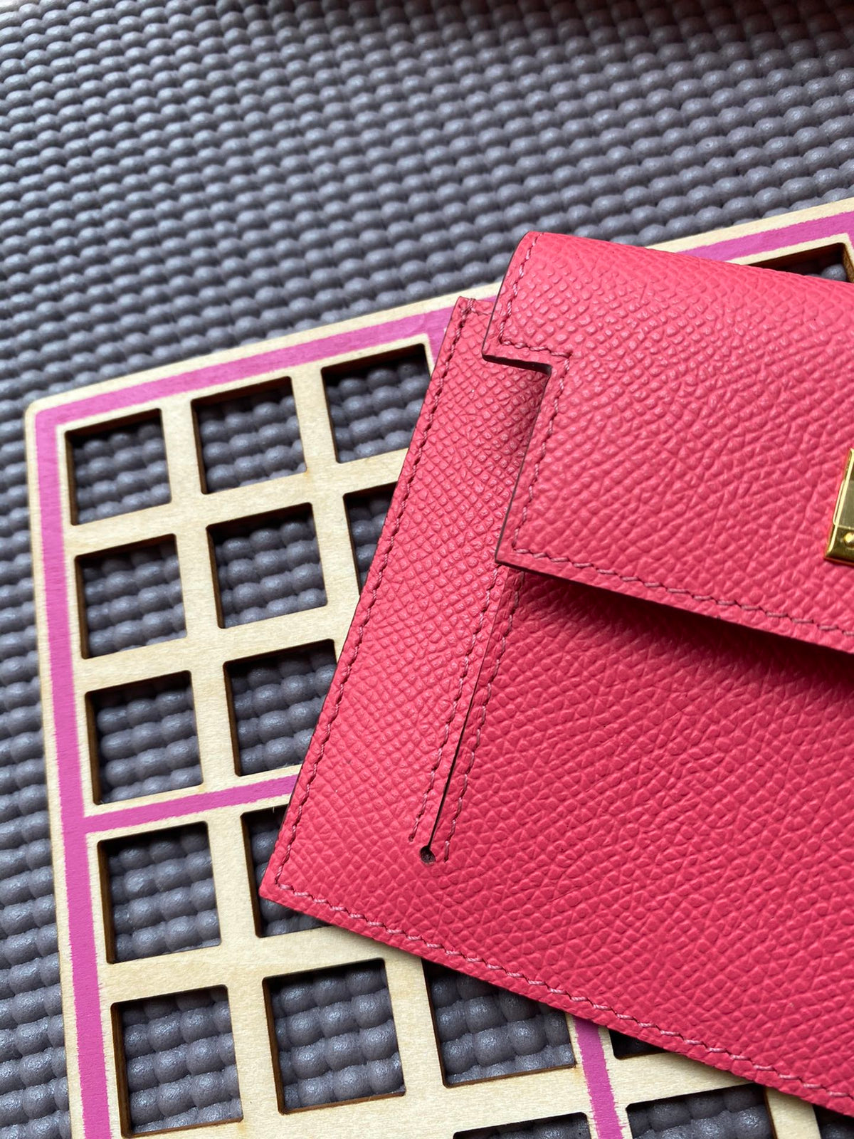HERMES Kelly Pocket 13.5 Dark Pink Epsom Ghw
