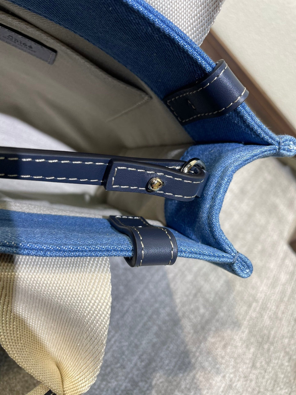 SMALL STRAP WOODY TOTE BAG 26.5 IN BLUE DENIM CANVAS DARK BLUE CALFSKIN