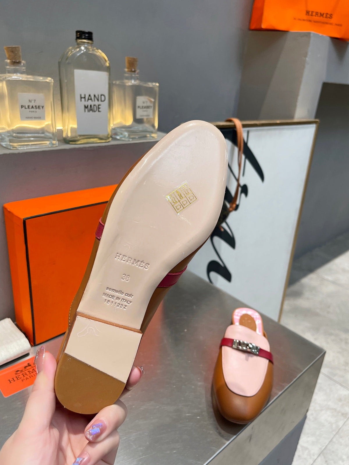 HERMES 0Z MULE CARAMEL AND PASTEL PINK CALFSKIN WITH PATTERN
