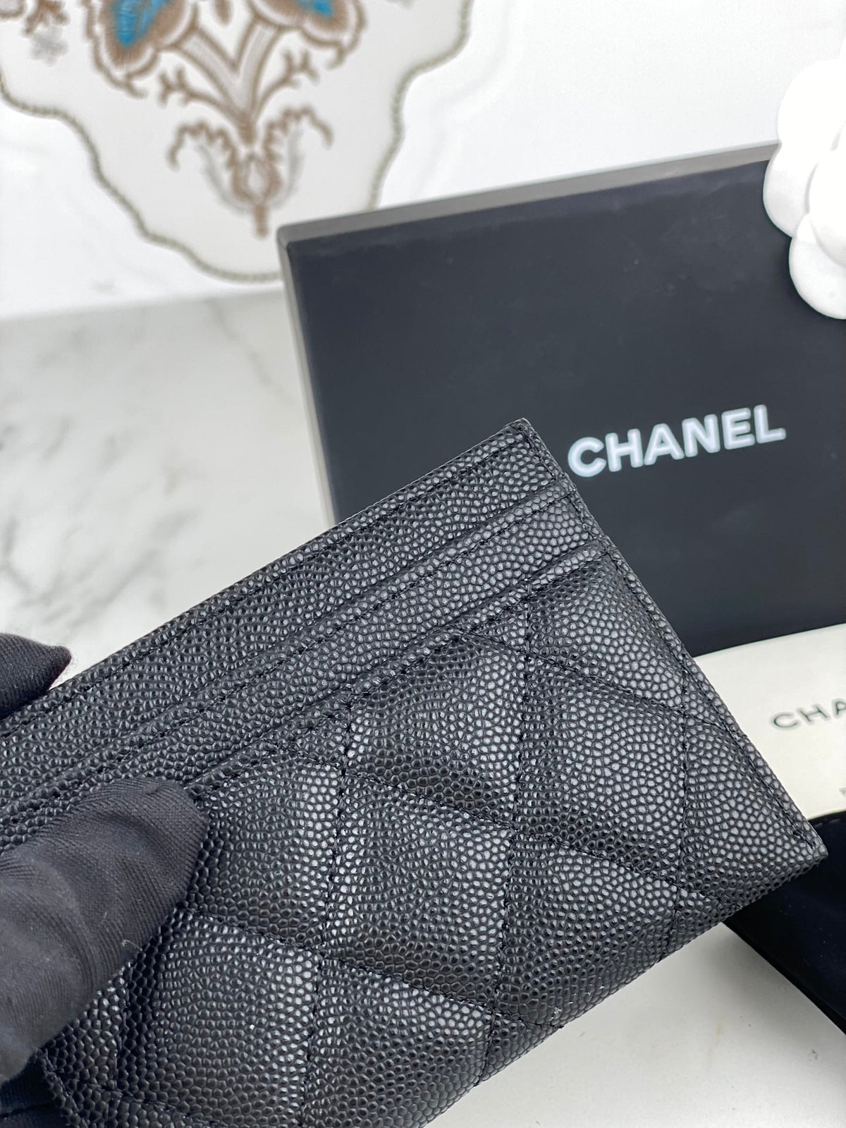 CHANEL CARD HOLDER 19.5 BLACK GRAINED CALFSKIN GOLD ICON
