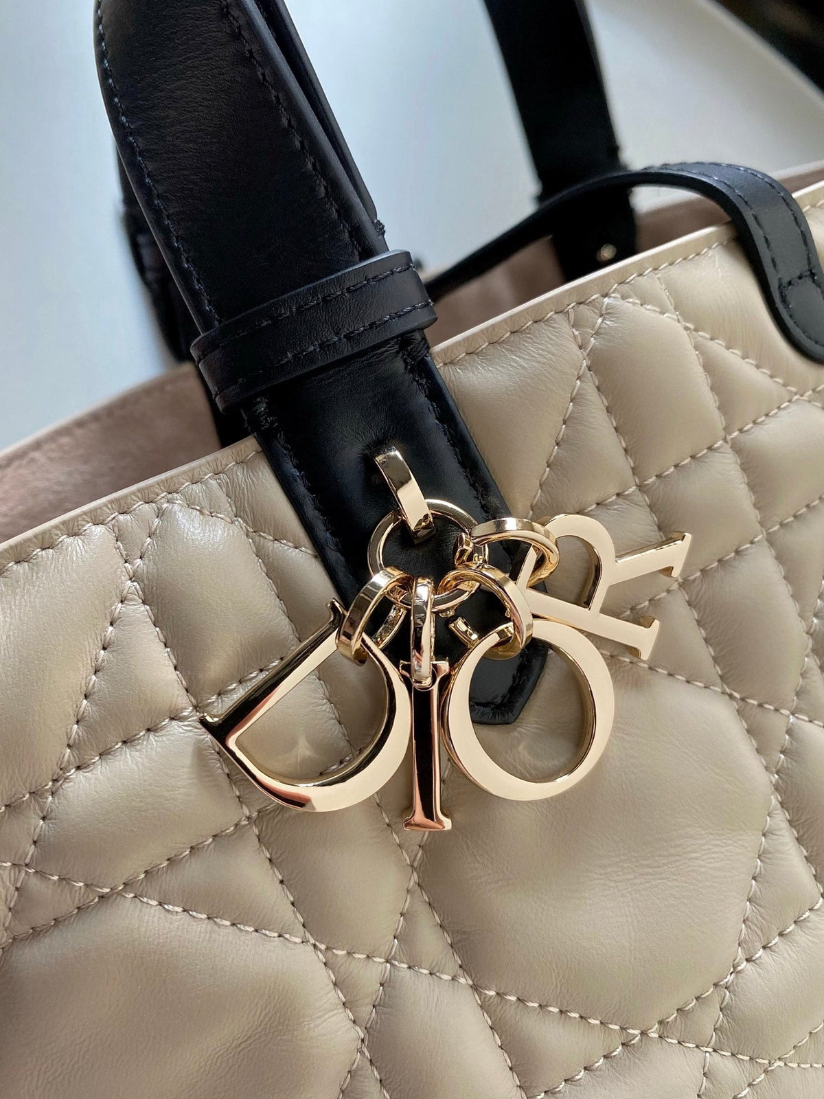 DIOR MINI TOUJOURS BAG 23 IN BEIGE CANNAGE CALFSKIN BLACK STRAP