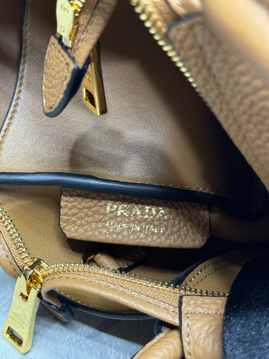 PRADA 25S SMALL BAG 23 IN CARAMEL CALFSKIN GOLD HARDWRE