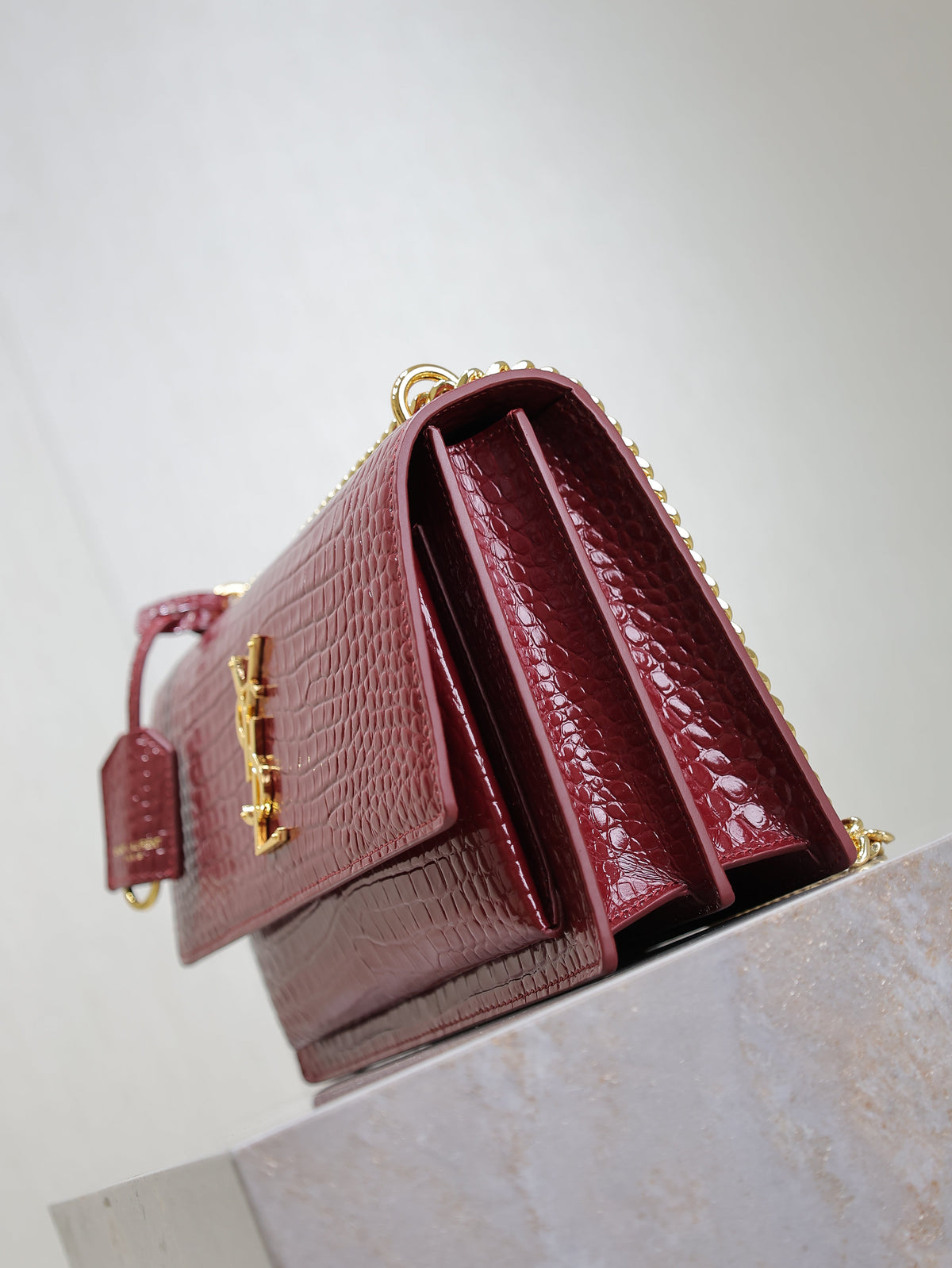 YSL 25S SUNSET MEDIUM 22 IN CRIMSON RED CROCODILE-EMBOSSED CALFSKIN GOLD HARDWRE