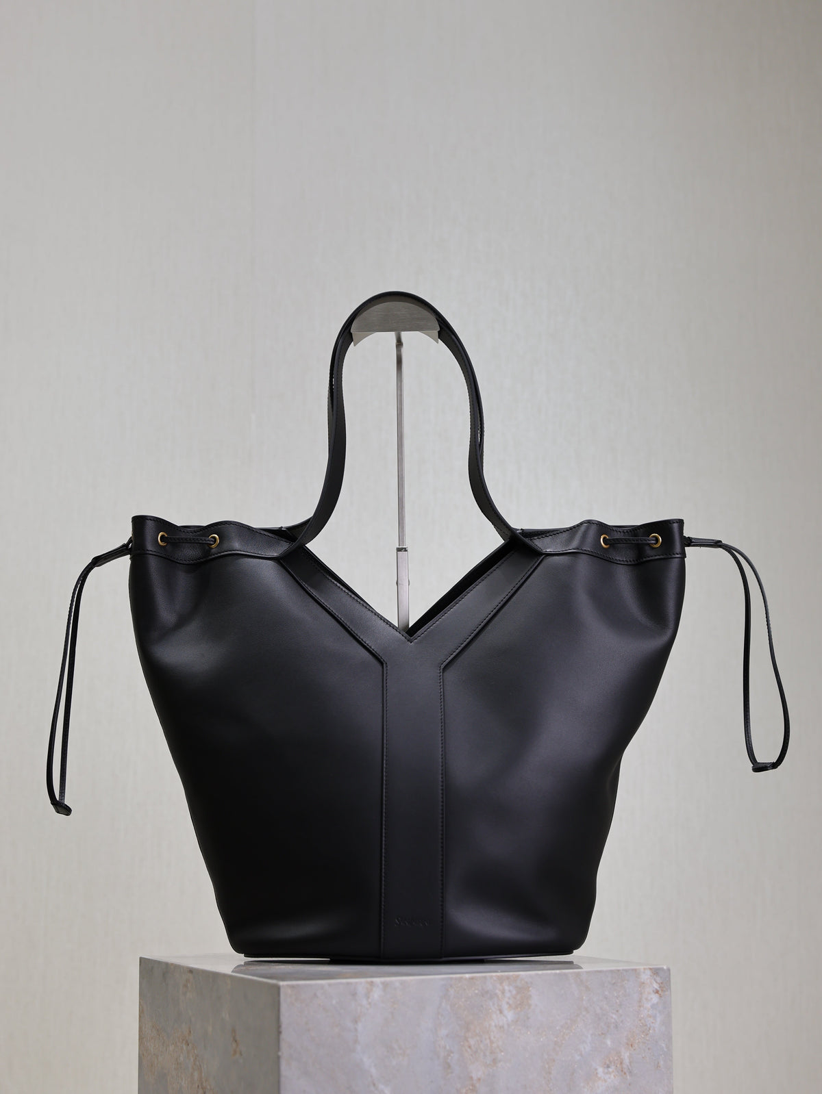 YSL 25S Y LARGE HOBO 50 IN BLACK CALFSKIN GOLD HARDWRE
