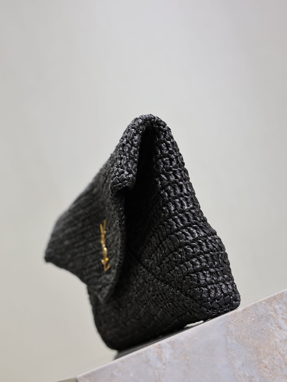 YSL 25S CASSANDRE LARGE ENVELOPE POUCH 29 IN BLACK RAFFIA GOLD HARDWARE