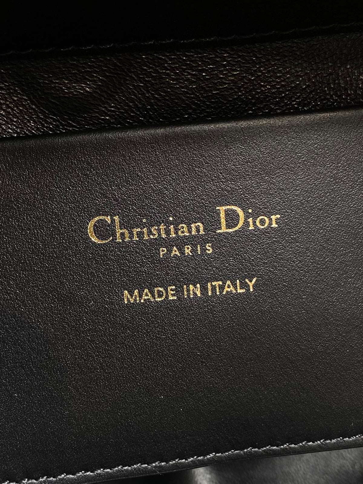 DIOR 25S TOUJOURS VERTICAL TOTE BAG 18 IN BLACK CALFSKIN WITH CHARM BRACELET STRAP