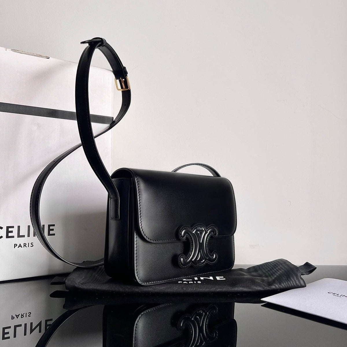 CELINE CLASSIQUE TRIOMPHE 22 BLACK SMOOTH CALFSKIN