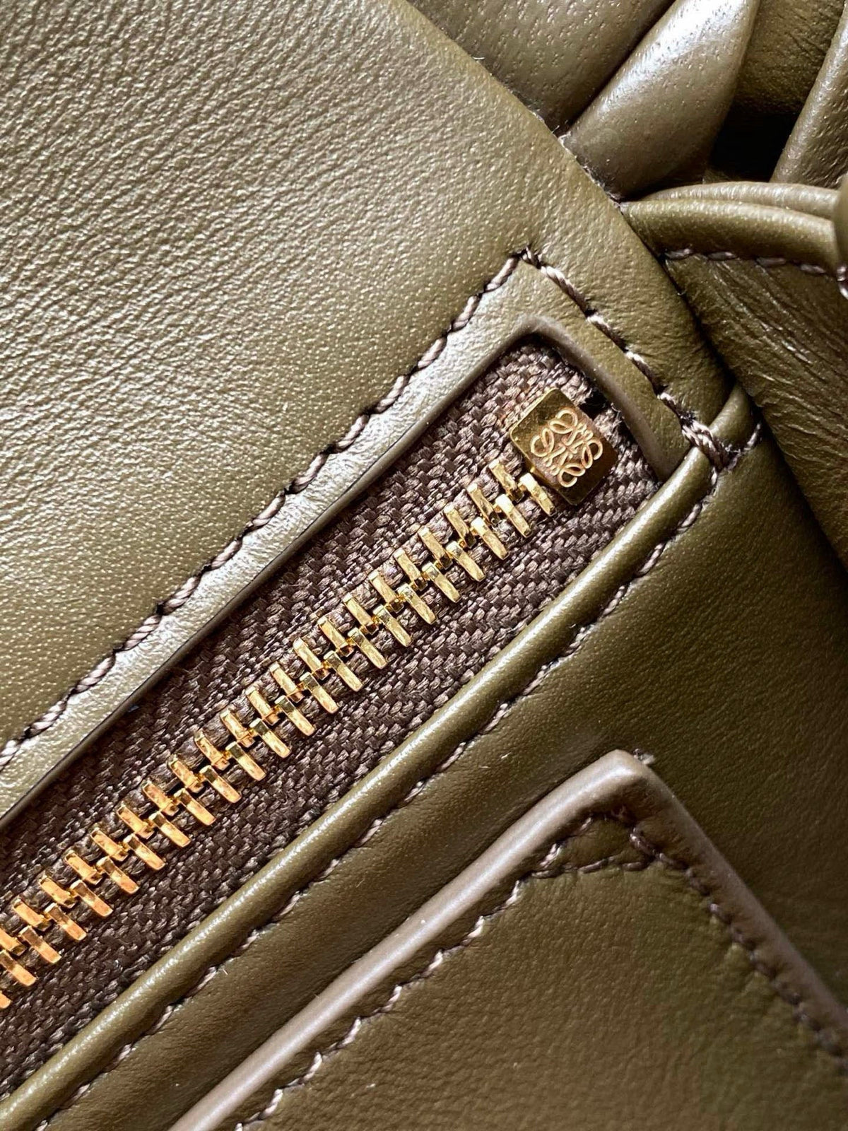 LOEWE 25S PUFFER GOYA BAG 23 IN KHAKI GREEN NAPPA LAMBSKIN