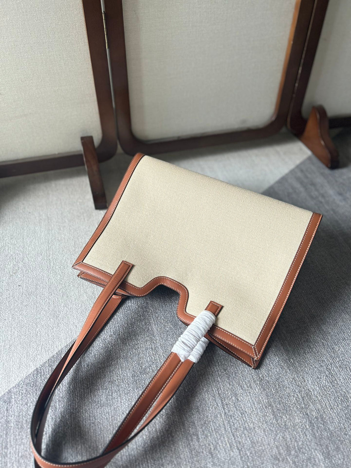 CELINE CABAS 37 IN WHITE CANVAS AND BRONZE BROWN CALFSKIN TRIM GOLD LOCK