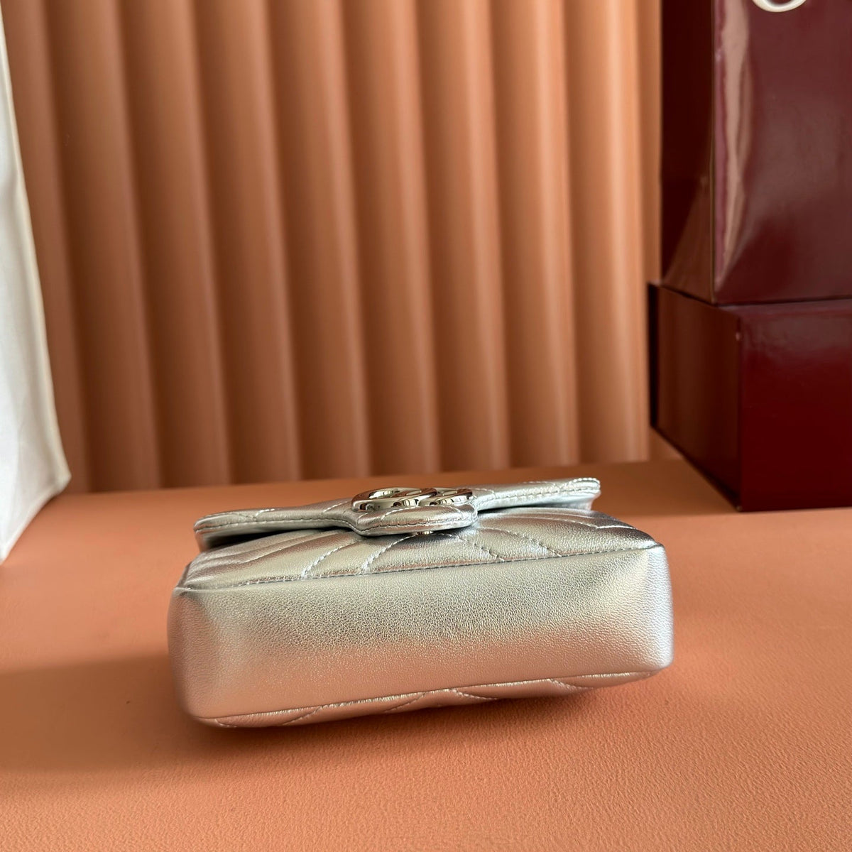 GUCCI 26S  MARMONT BAG 16 IN SILVER LAMBSKIN