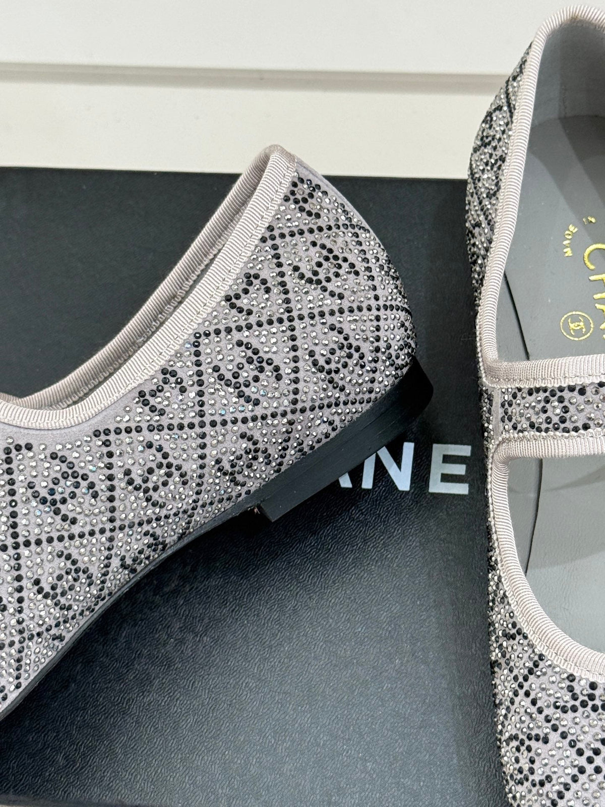 CHANEL FLAT MARY JANE 25SS IN GREY EMBELLISHED WITH RHINESTONES