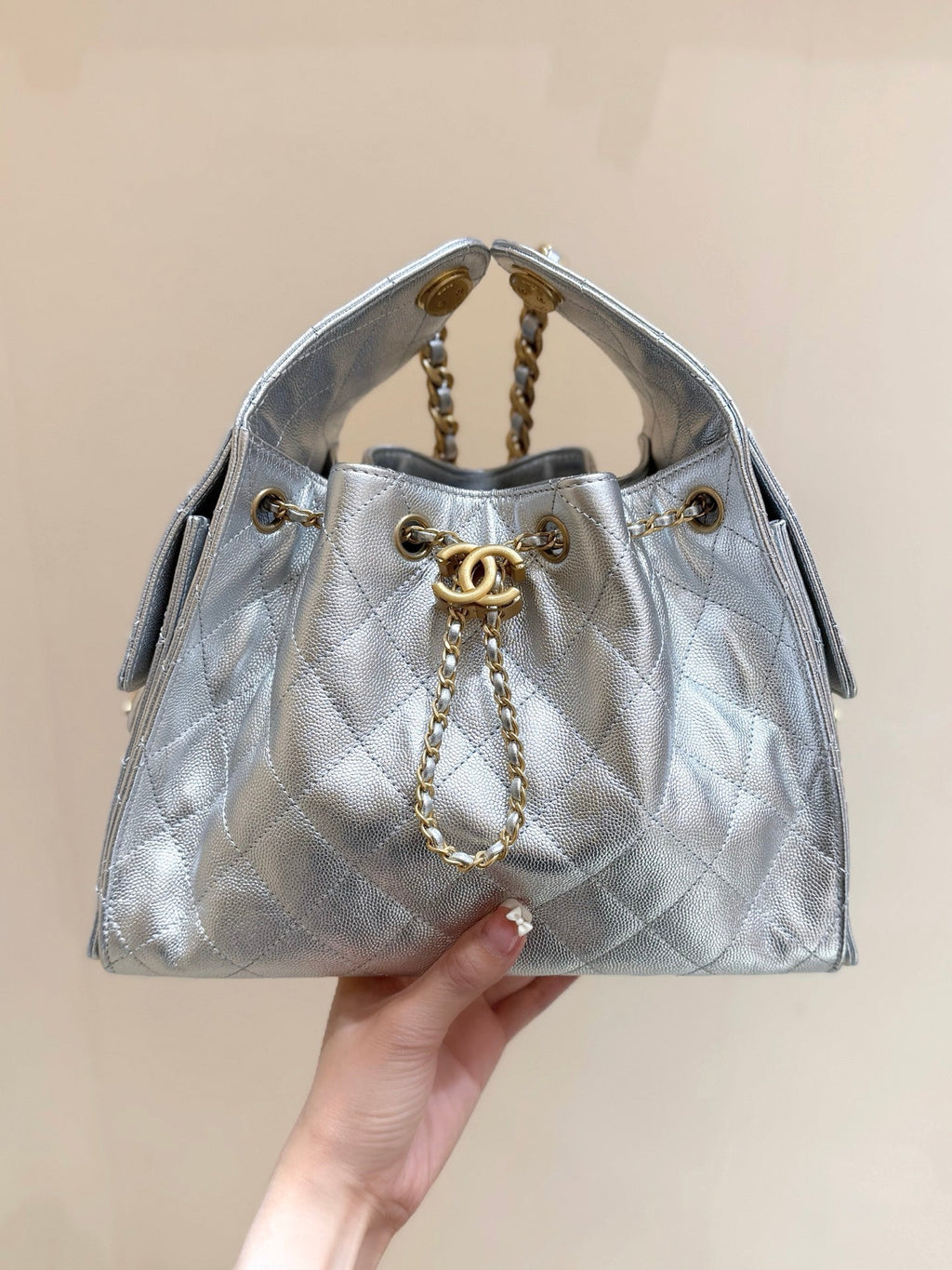CHANEL 25 HANDBAG IN SILVER-TONE 30 GRAINED CALFSKIN GOLD HARDWARE