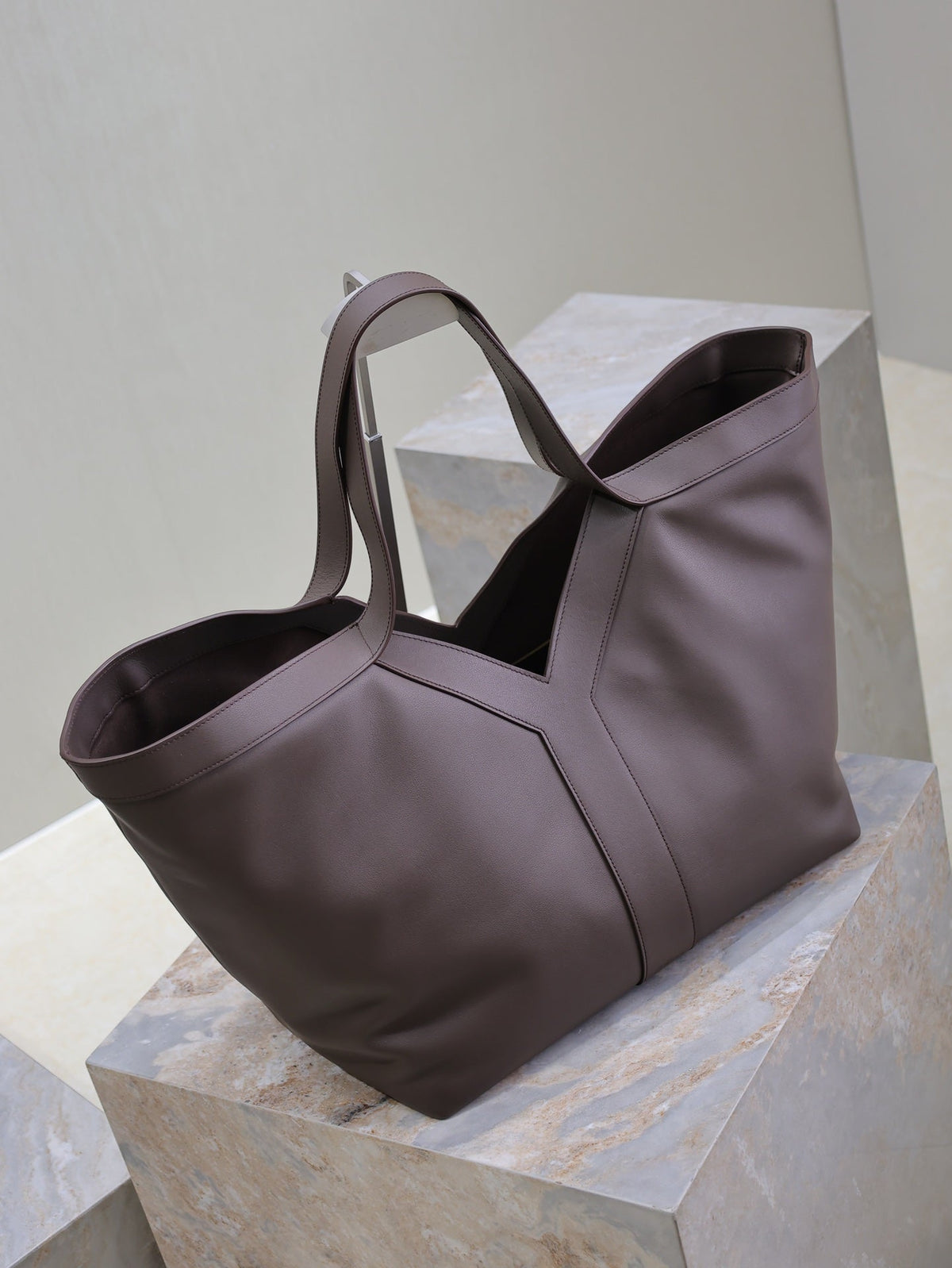 YSL 25S Y TOTE 50 IN PURPLE BROWN CALFSKIN GOLD HARDWARE